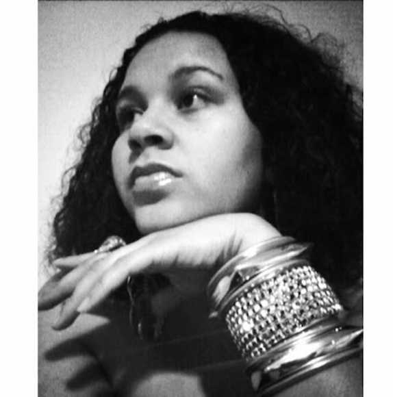 Meet your Posher, Chanell - Picture 1 of 1